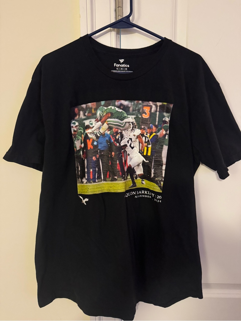 Saquon Barkley Philadelphia Eagles Reverse Hurdle - Fanatics T-Shirt – Men’s XL